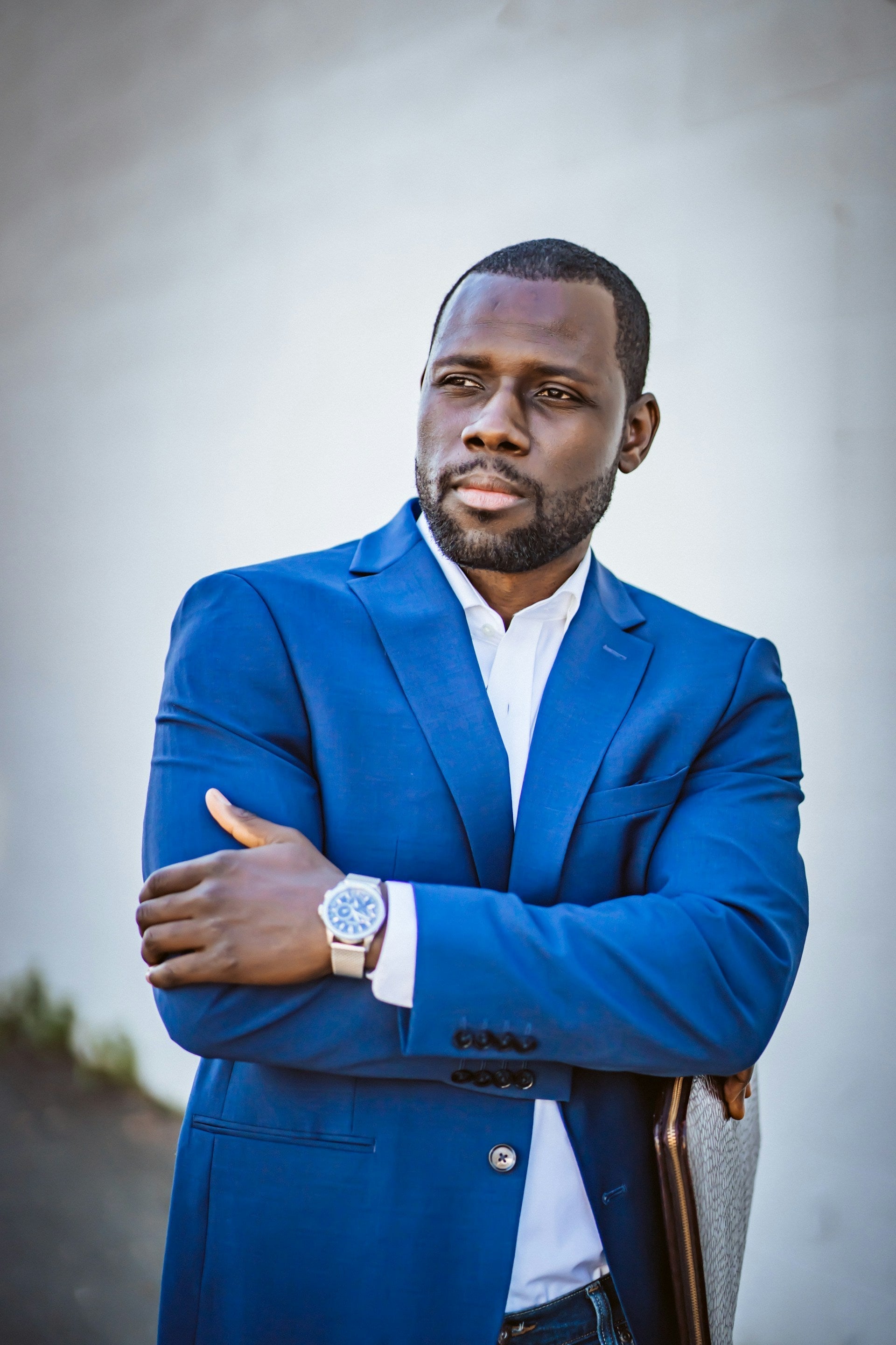 Best Shirt Colors to Wear with a Blue Suit: Expert Styling Tips StudioSuits Best Shirt Colors to Wear with a Blue Suit: Expert Styling Tips StudioSuits