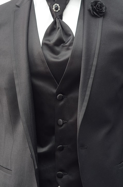 10 Suit Hacks that Every Man Should Know