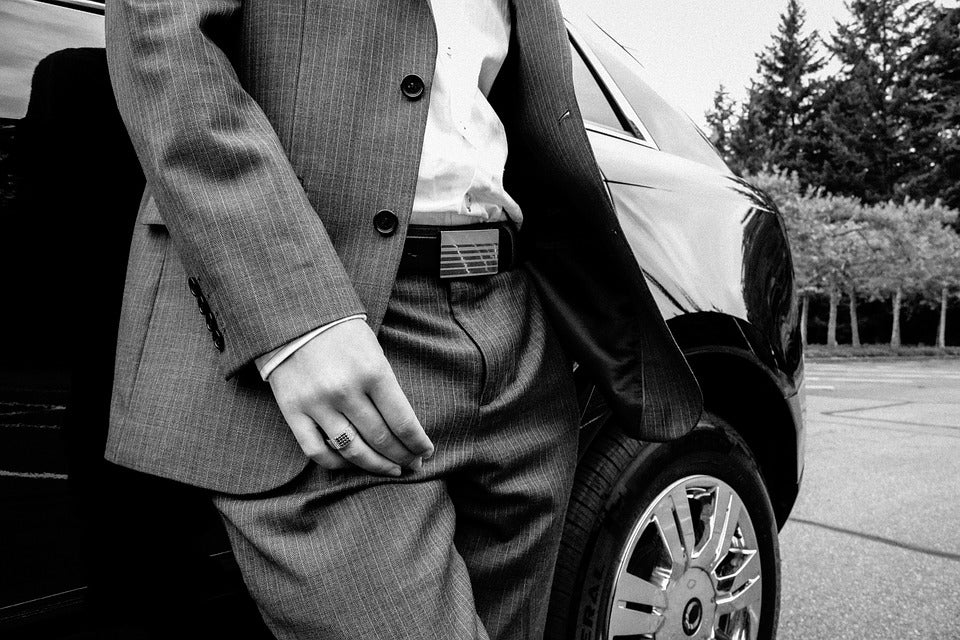 How to Wear a Belt With a Suit, According to Menswear Experts – Robb Report