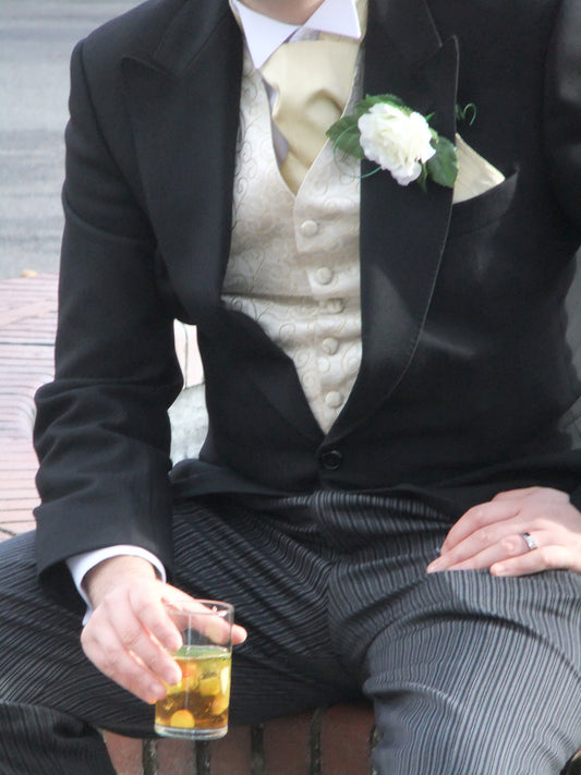 Single vs Double-Breasted Suits: What's The Difference?