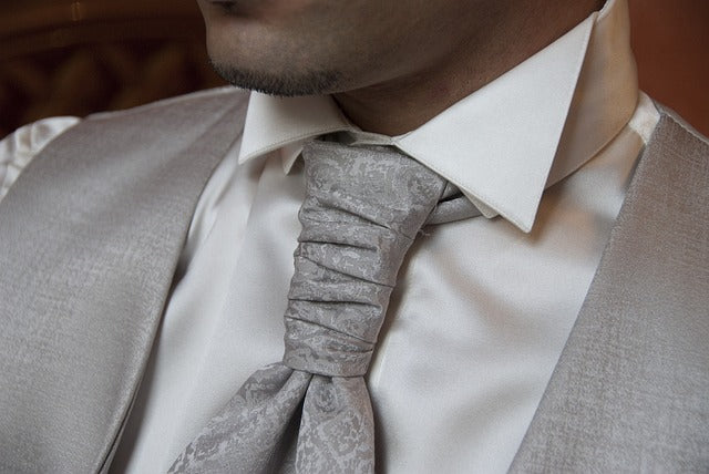 10 Tips on How to Wear a Tie: What You Need to Know